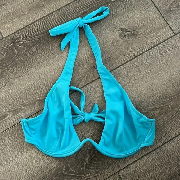 Sports illustrated Swim Medium
Women's Blue Swim Continuous Underwire Bikini Top - Picture 2 of 3